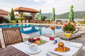 Гостиница Family Hotel Saint Konstantin  Кърджали